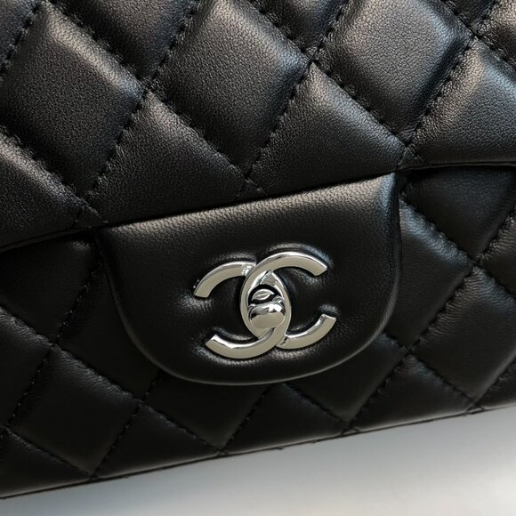 š„°š„°CHANEL Classic Flap CF Crossbody Bag - Picture 2 of 6
